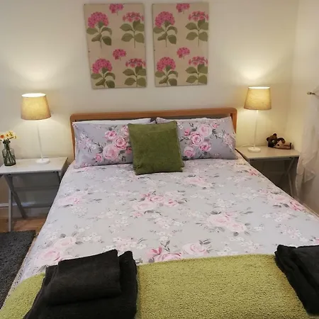 Rosehips At Kerensa, Naburn Apartment